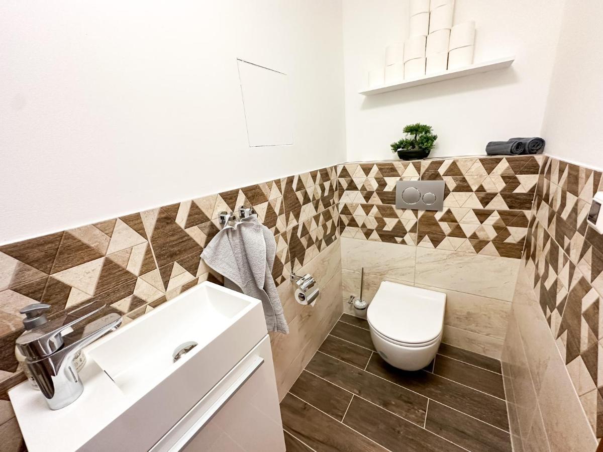 Lux Residence, A/c, Vip Parking, View *