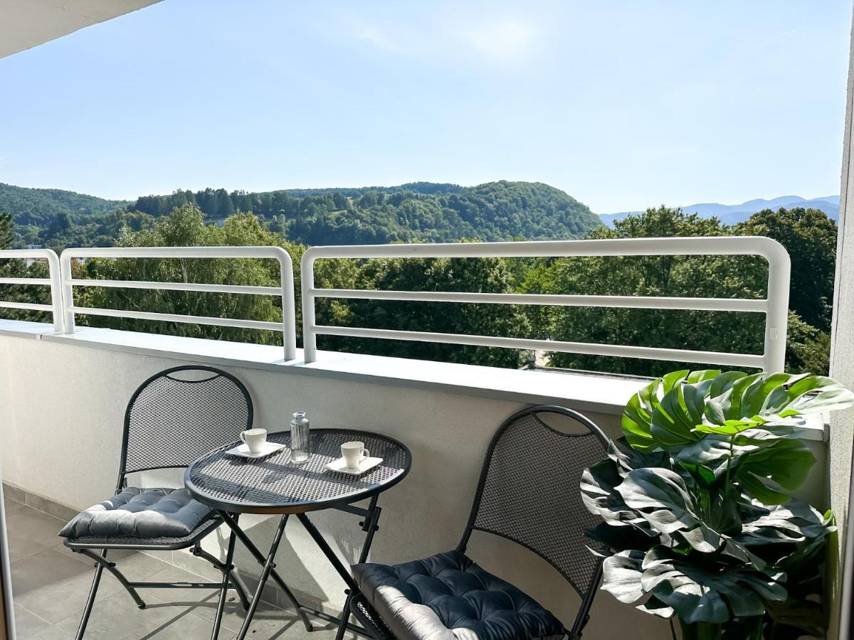 Lux Residence, A/c, Vip Parking, View Apartment *