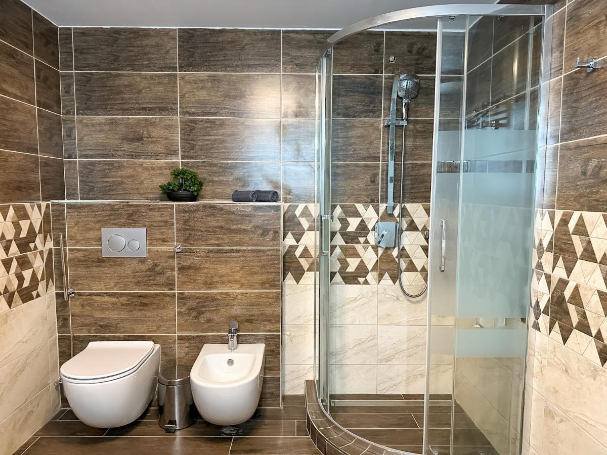 Lux Residence, A/c, Vip Parking, View Apartment
